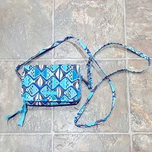 Vera Bradley RFID 3 in 1 crossbody/wristlet in Go Fish Blue cotton